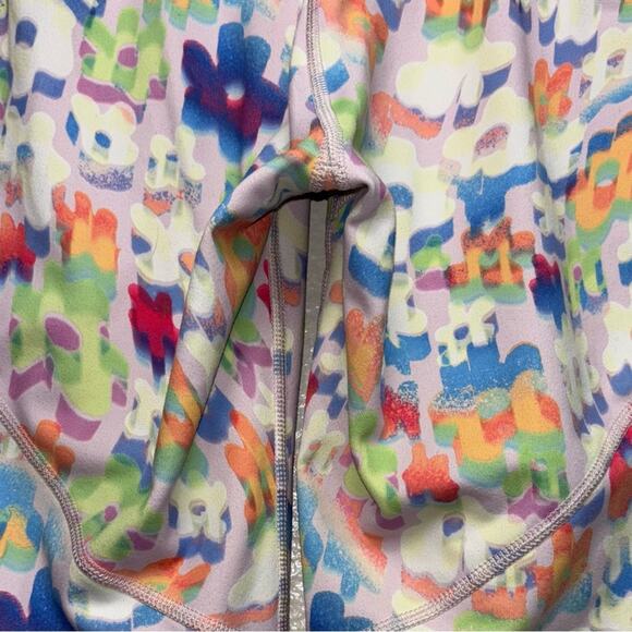 Fabletics Bike Shorts Women's Small Powerhold High-Waist 9'' New Wave Floral - Picture 15 of 16